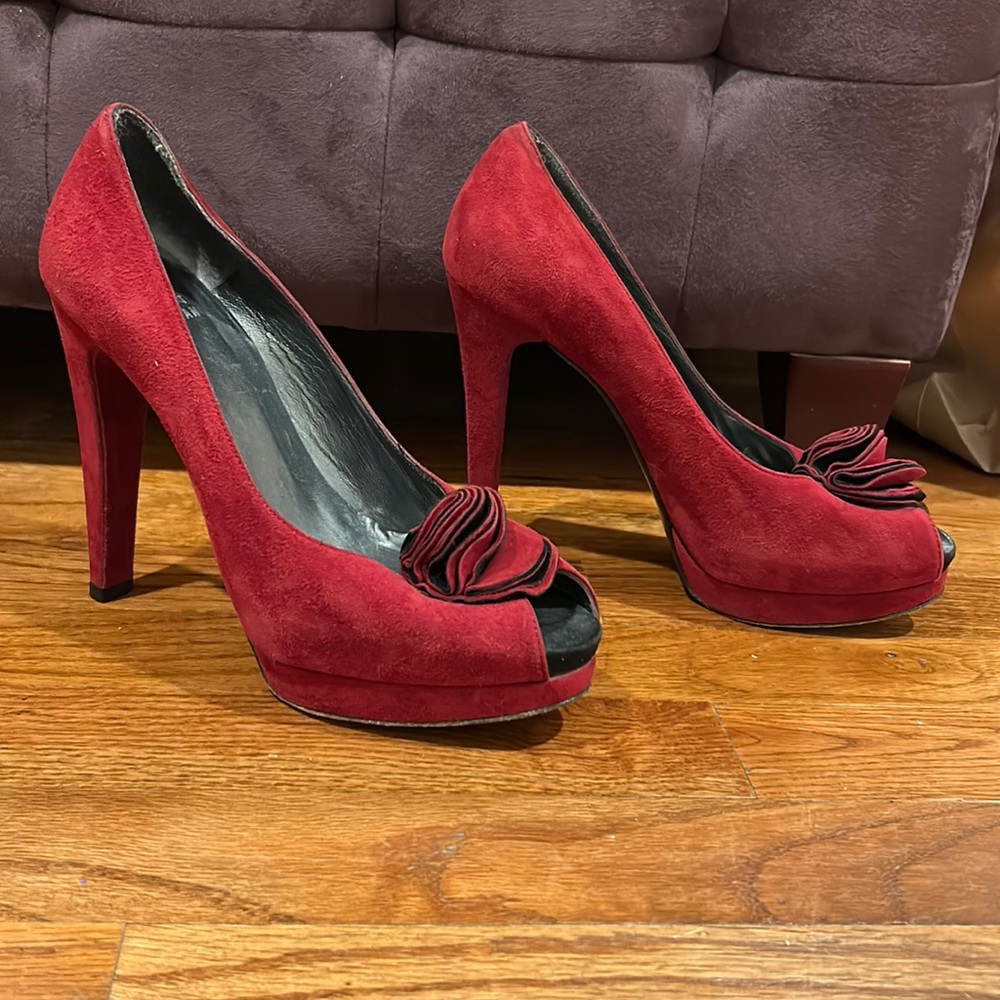 Stuart Weitzman heels in good condition